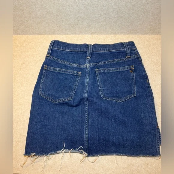 Madewell Denim Mini Skirt Distressed Raw Hem Size 25 Dark Wash - Picture 8 of 10